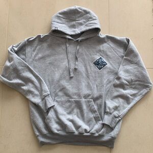 Salty Crew gray hoodie. Soft excellent condition. Size large barely worn.